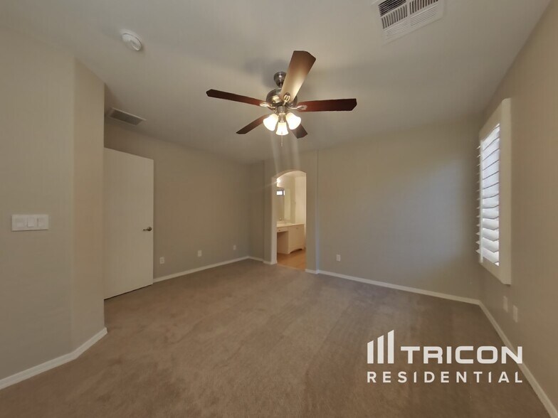 Building Photo - 44305 W McClelland Dr