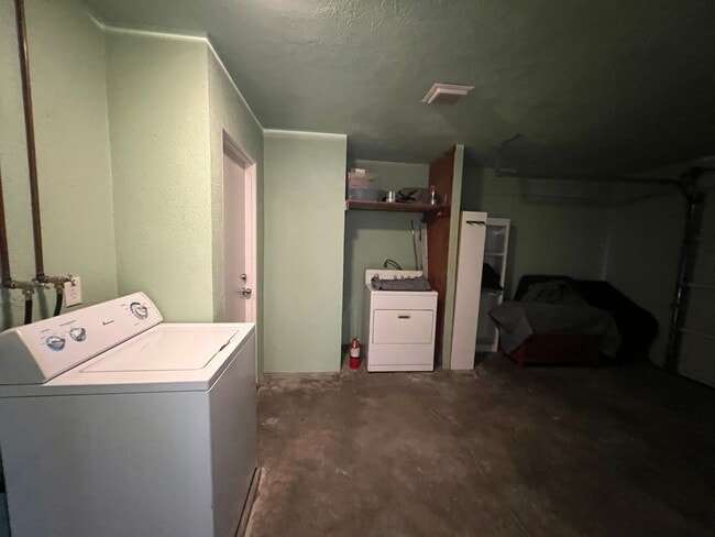 Building Photo - 371 Jamaica St