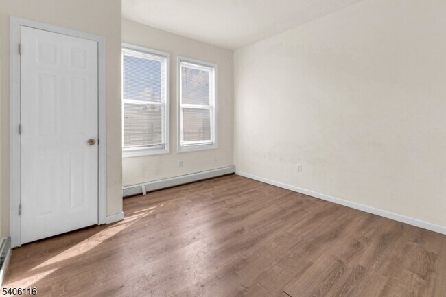 Building Photo - 3 May St