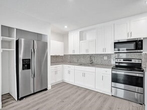 Building Photo - 8113 NW 92nd Terrace