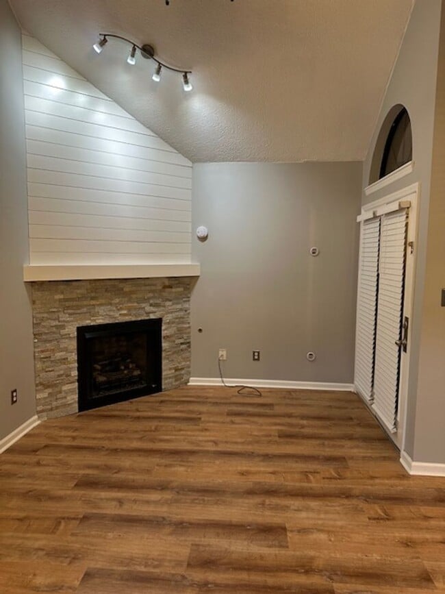 Building Photo - BEAUTIFUL FULLY RENOVATED Townhouse, 2 BR, 2 Bath, Carport & Deck; Pets Ok!