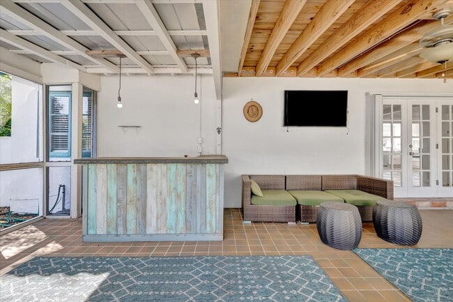 Building Photo - ALL THE CHARM! - Siesta Key 1+ acre on the Bay - 3 bed/ 2 bath pool home