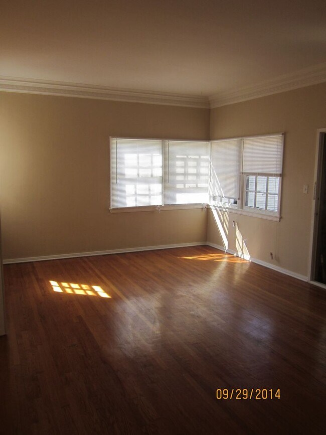 Building Photo - 624