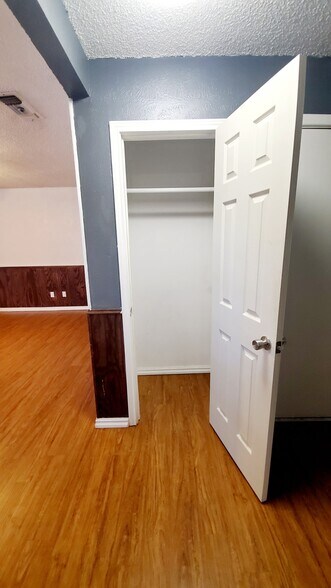 Building Photo - 4016 Eastridge Dr