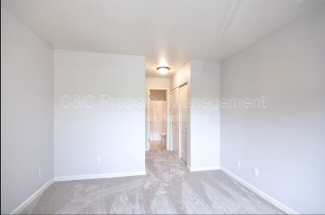 Building Photo - 41 Grandview St