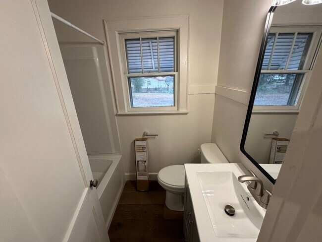 Building Photo - 3 Bedroom Newly Renovated Home in Central SC