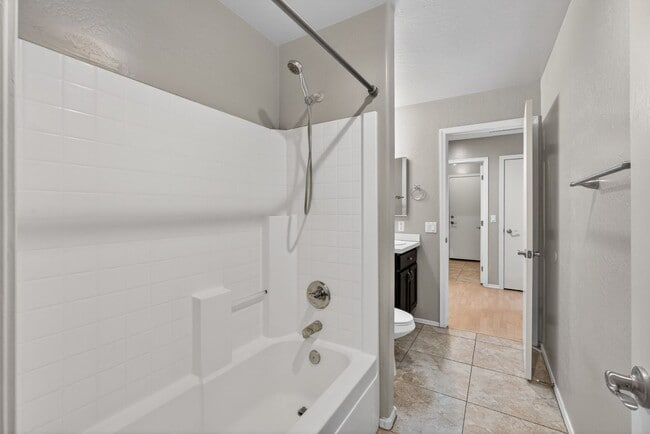 Building Photo - Updated House in Chandler Community