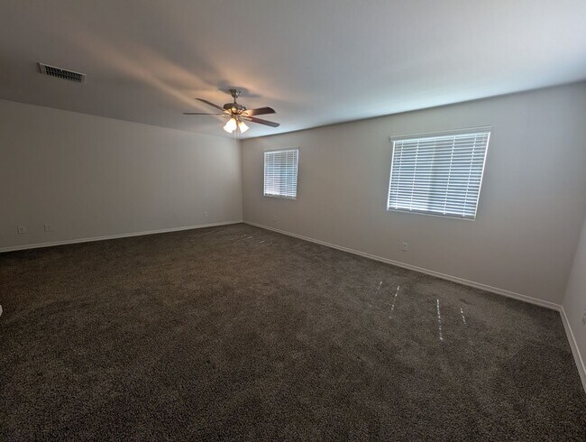 Building Photo - 3 Bedroom, 2.5 Bathroom Riverbend Home