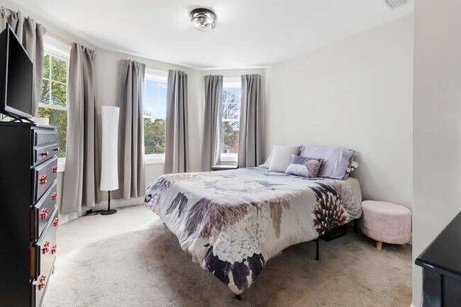 Building Photo - 22 Victor St