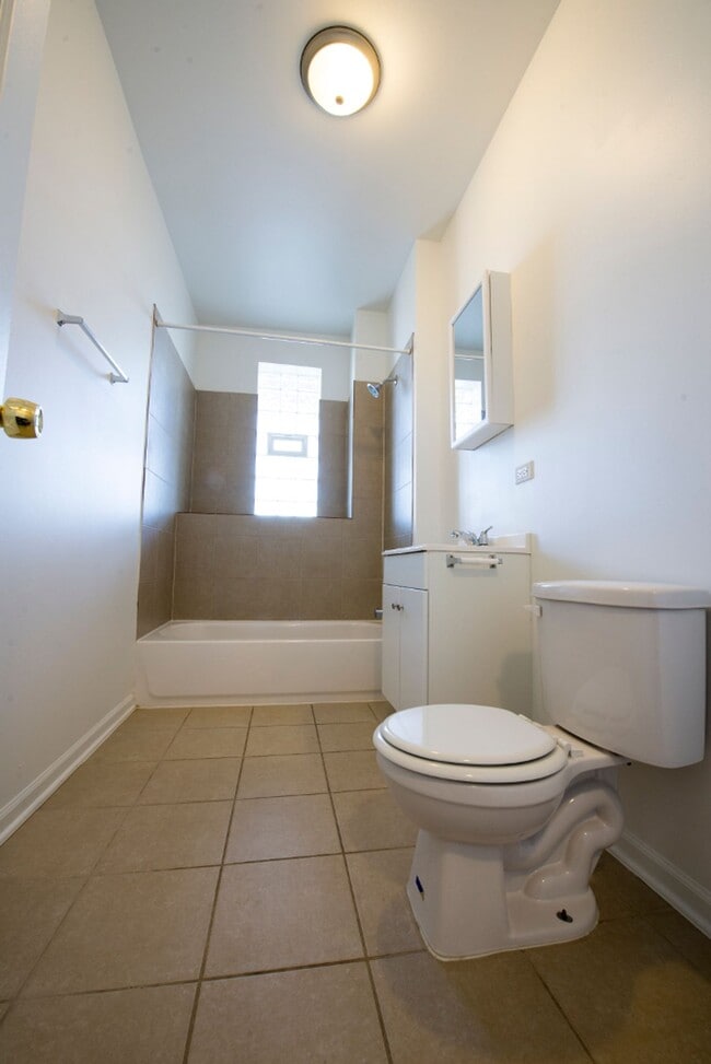 Building Photo - 3454 W Lexington St 715-21 S St Louis Chicago, IL 60624