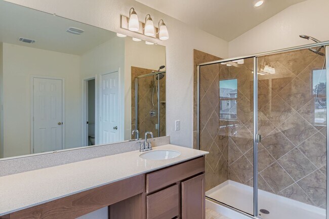 Building Photo - 716 Madalin Rue Ct