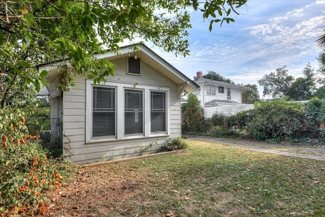 Building Photo - 933 Russell St