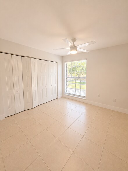 Building Photo - 7160 Fairway Dr