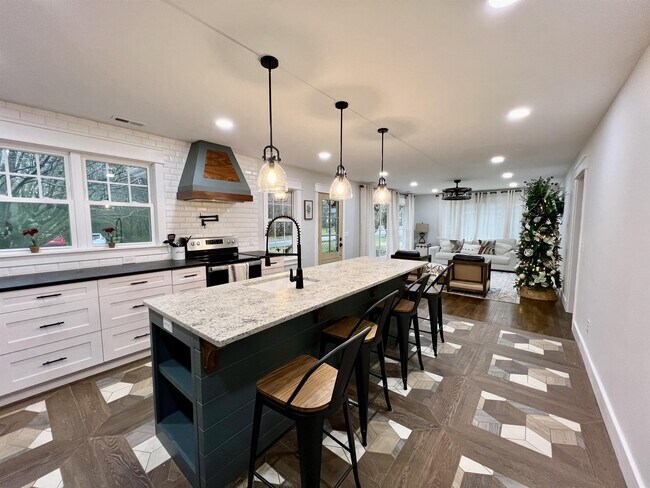 Building Photo - 2609 Old Spartanburg Rd