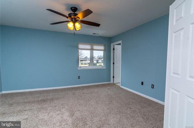 Building Photo - 117 Lakeside Dr