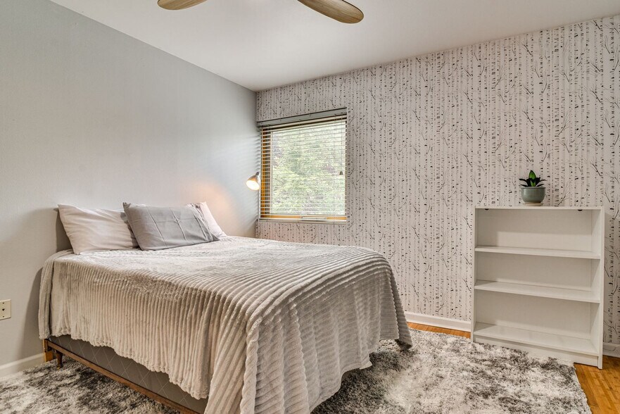 Building Photo - 5914 NE Hoyt St
