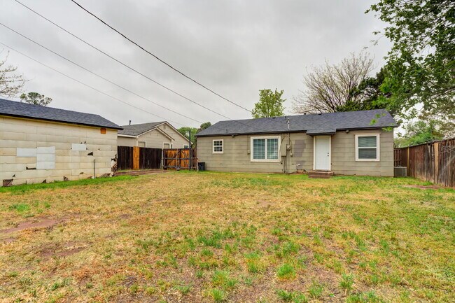 Building Photo - Wonderful 3/1 in the Medical District!