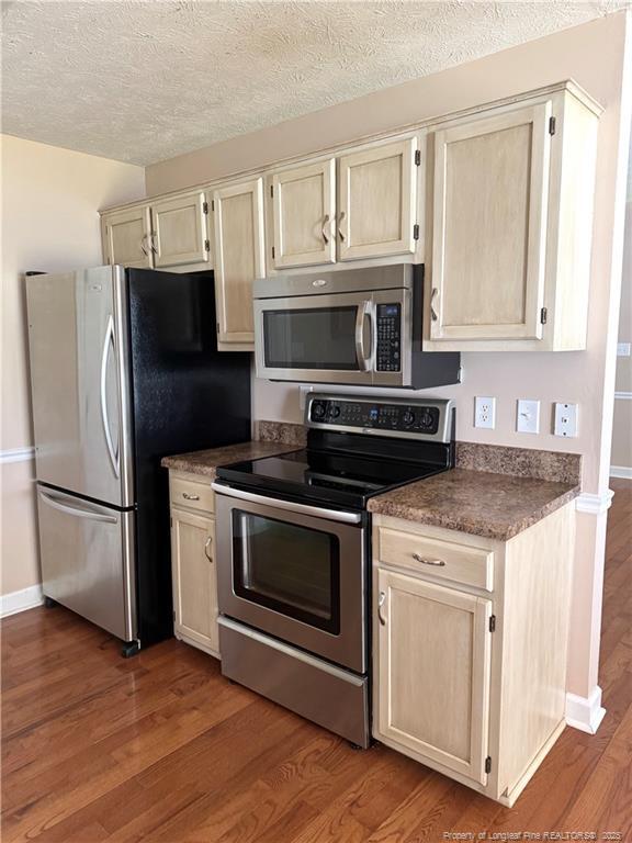 Building Photo - 699 Dowfield Dr