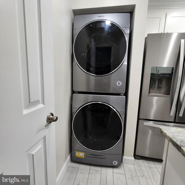 Building Photo - 255 S Pickett St