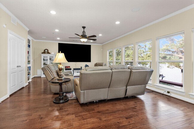 Building Photo - 1502 Wimbledon Dr