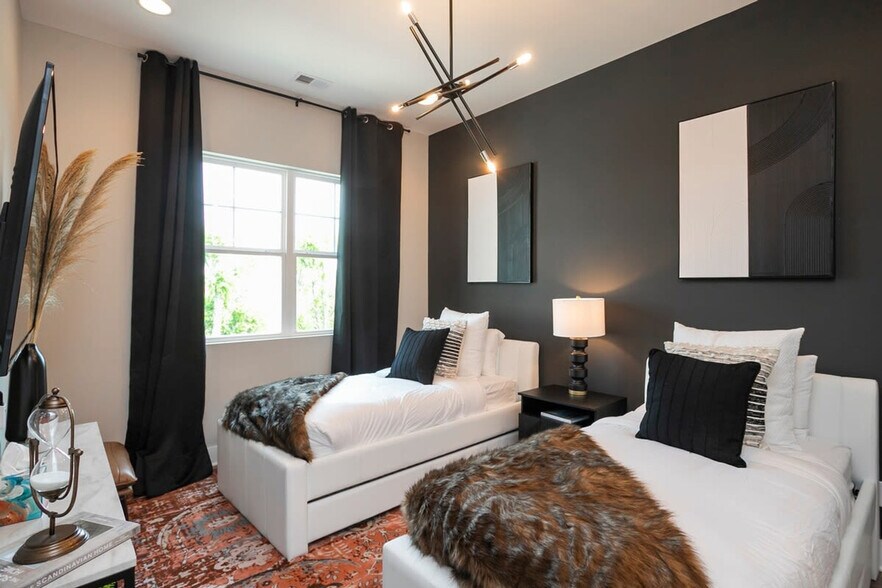 Building Photo - 1405 Napoleon St