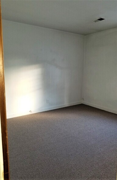 Building Photo - 2379 Lumber Ave