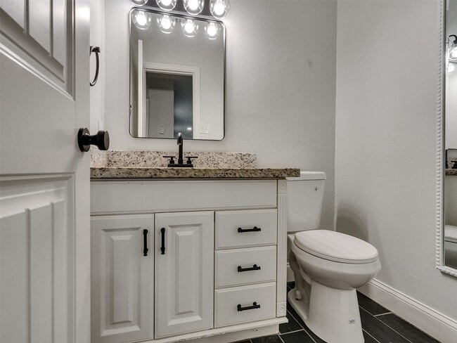 Building Photo - 2123 Quail Valley E Dr