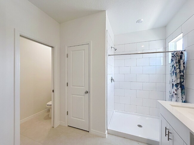 Building Photo - Beautiful New Townhome in The Townes at Cross Creek | New Tampa!