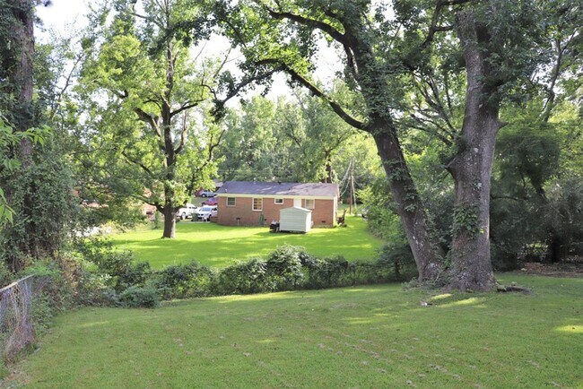 Building Photo - Handsome  3-bedroom ranch home!