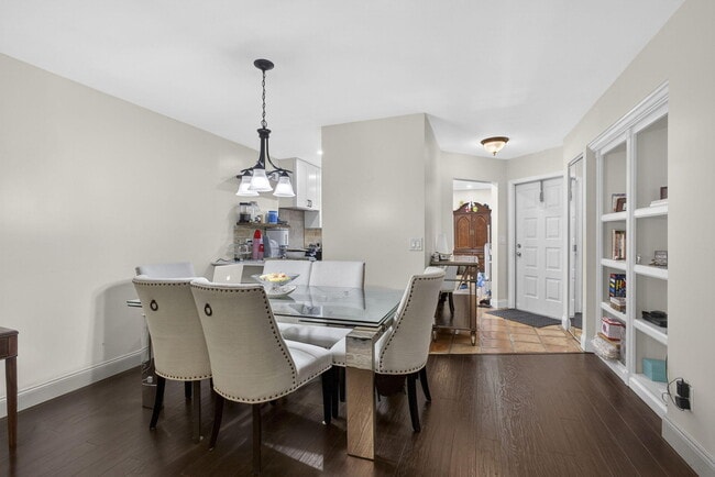 Building Photo - 500 Crosswinds Dr