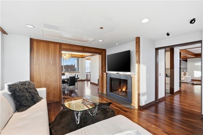 Building Photo - 5 W Mountain St