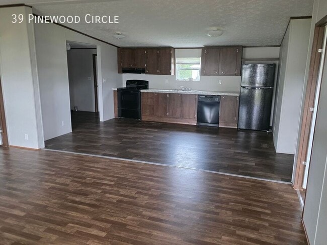 Building Photo - 39 Pinewood Cir