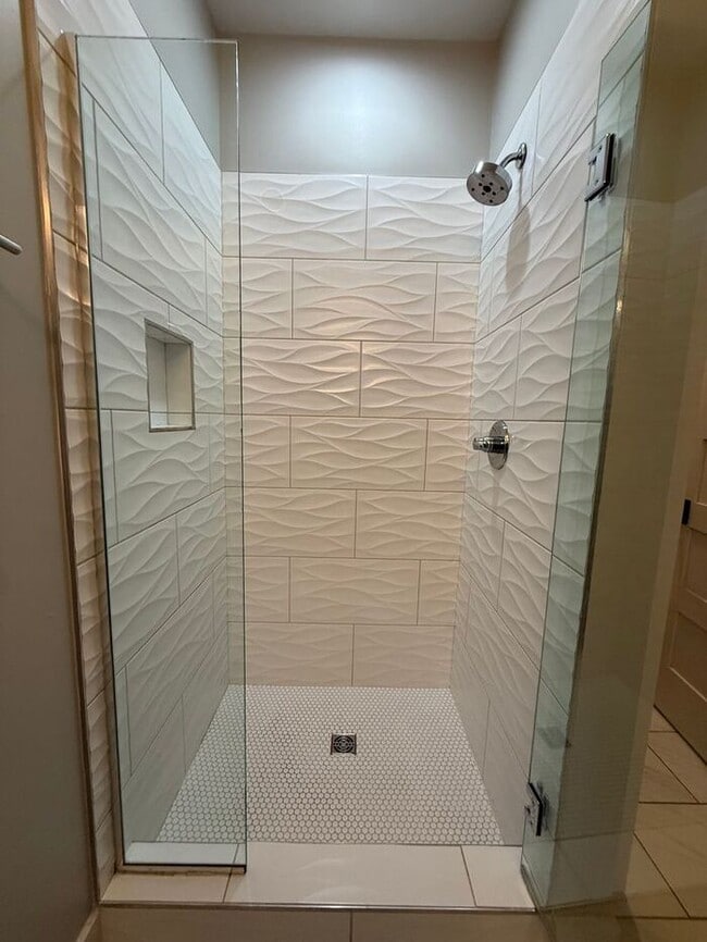 Building Photo - Modern 2 Bedroom Condo in the Heart of Melrose