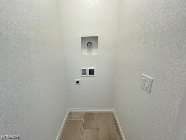 Building Photo - 2276 Luna Hvn St