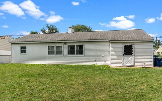 Building Photo - 722 Auburn Rd