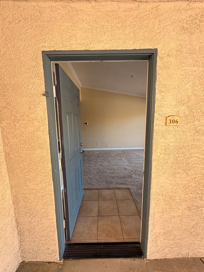 Building Photo - 1BR Condo with Private Balcony, Central A/C & Community Amenities in Corona