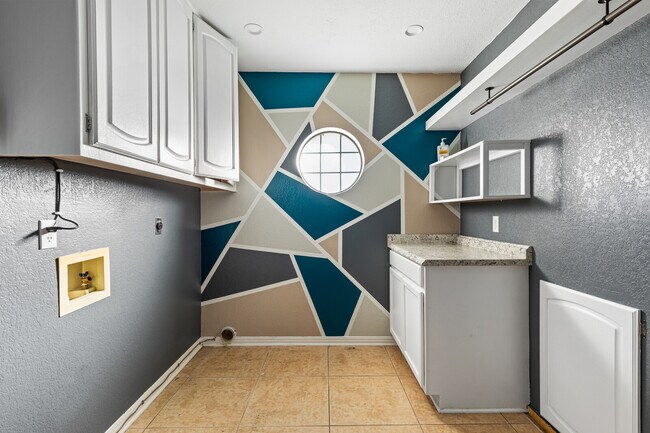 Building Photo - 412 Meadow Mountain Dr