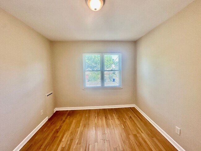 Building Photo - 230-232 W Pacemont