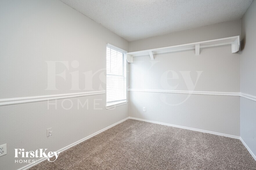 Building Photo - 1150 Lombard Ln