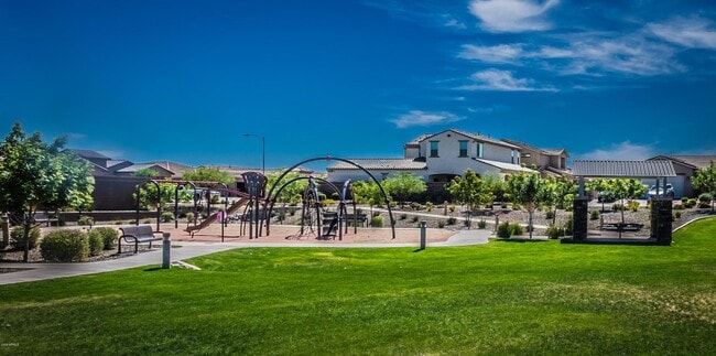 Building Photo - Gorgeous 4 Bed + den Single Level Home in gated community in North Peoria with RV Gate / BBQ!!