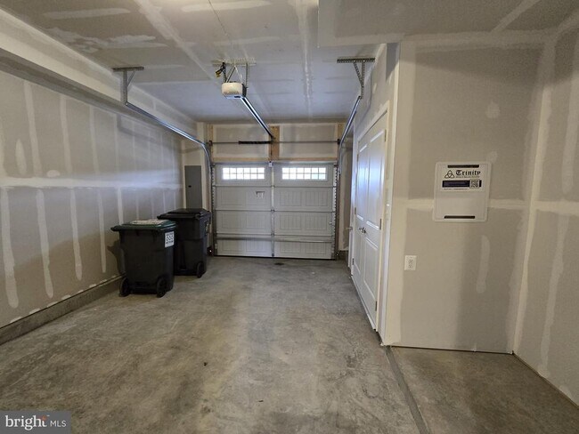 Building Photo - 4928 Dunhaven Dr