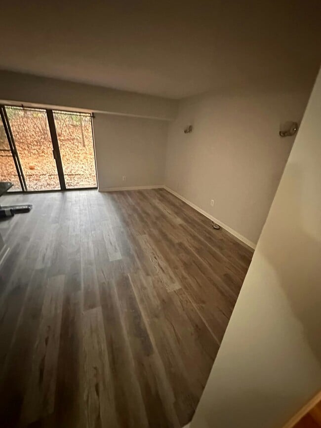 Building Photo - 2204 Castle Rock Square