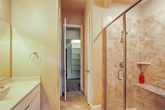 Building Photo - 1001 Vineyard Dr