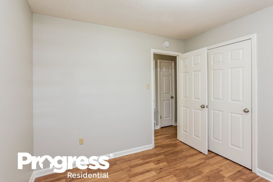 Building Photo - 5850 Waverly Dr