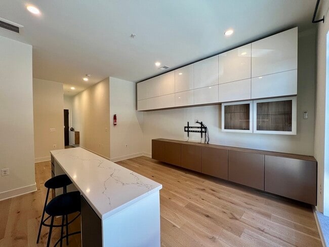 Building Photo - 801 N St NW