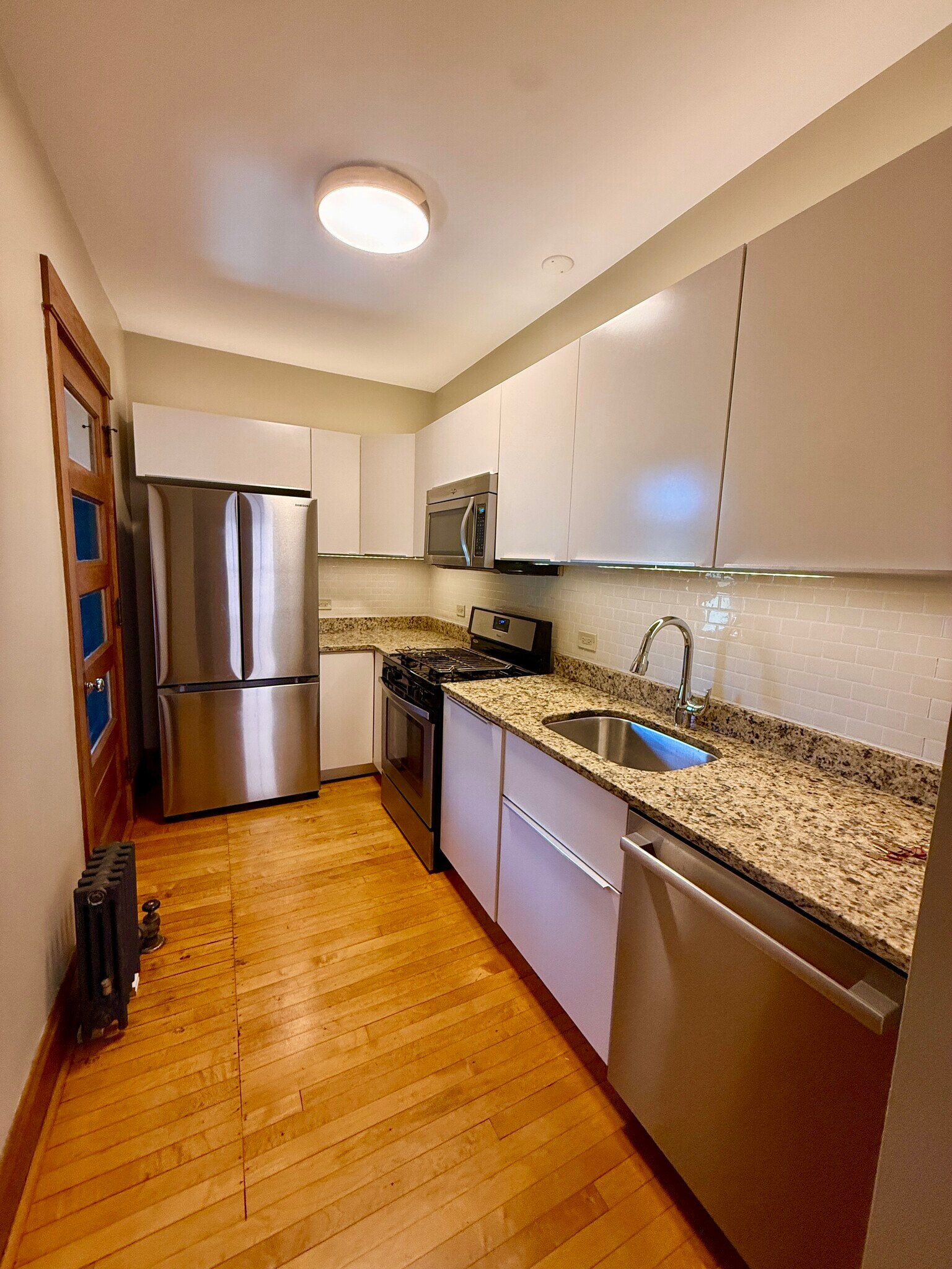 Kitchen - 1414 W Farragut Ave