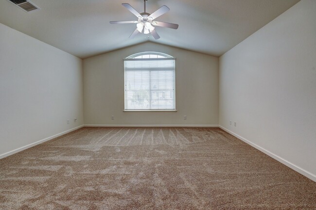 Building Photo - Large Home within Clovis Unified