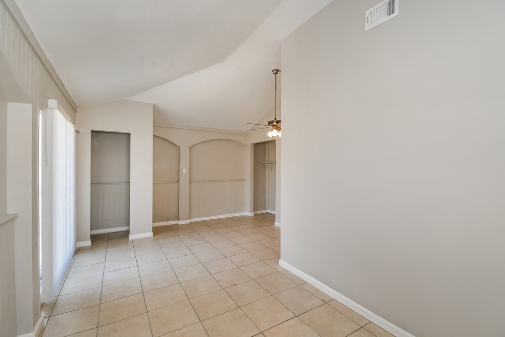 Building Photo - 7969 Amandas Crossing Dr E