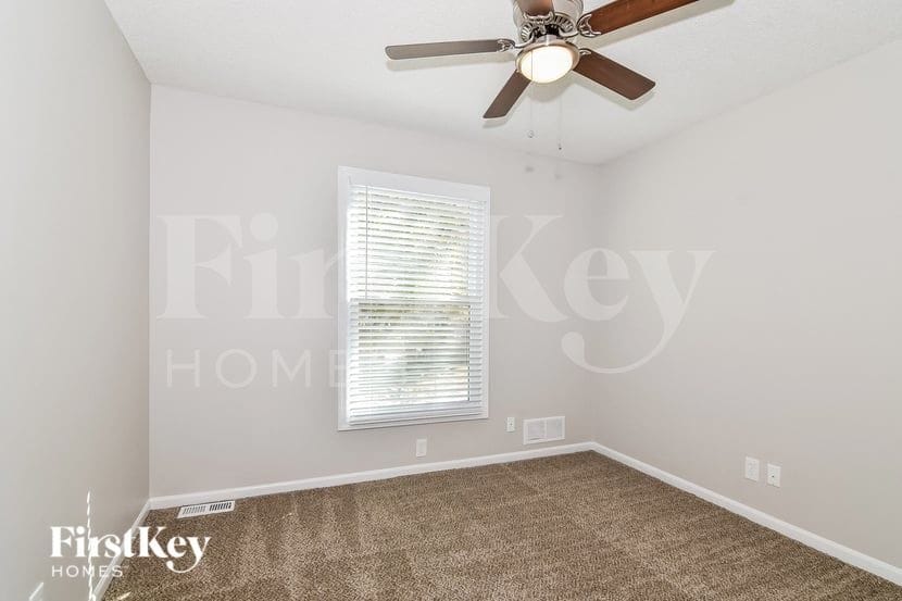 Building Photo - 1432 E Sheridan Bridge Ln