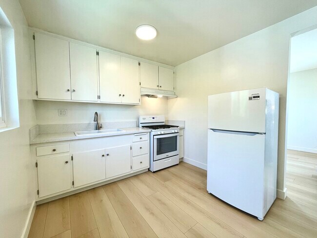 Building Photo - 5350 Smiley Dr